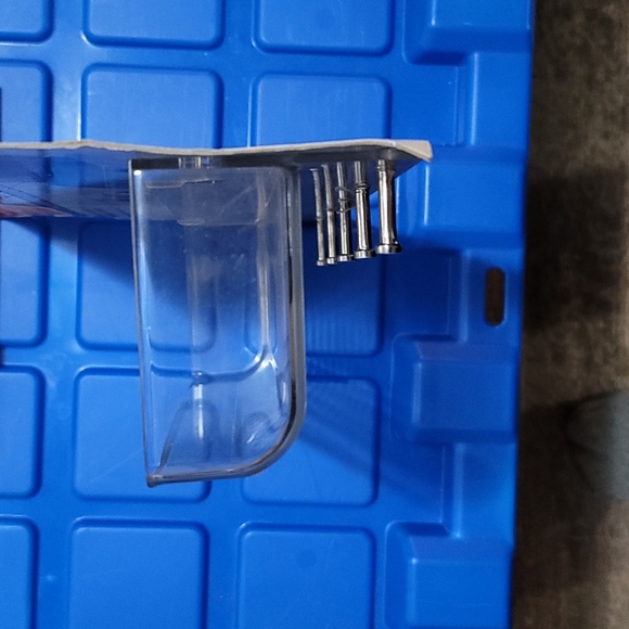 NWT Inter design wall mount key rack and organizerMounting hardware included - Picture 3 of 4